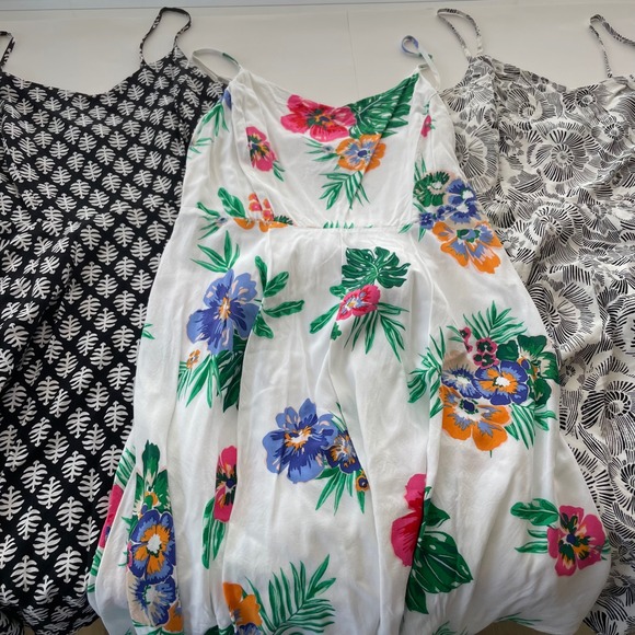 Old Navy Sundress Bundle Slip On Casual Summer Dresses Mini Black White Floral - Picture 14 of 15